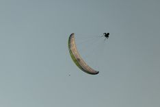 Spring 2025 - Paragliding — © Leny Laurenti